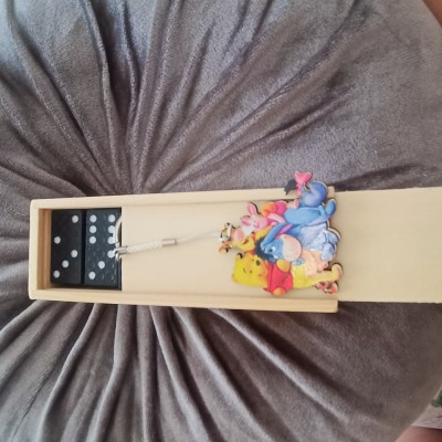 Θεματικό Παιδικό Δωράκι Ντόμινο με μπρελόκ Η Παρέα του Γουίνι (σετ 30τμχ)