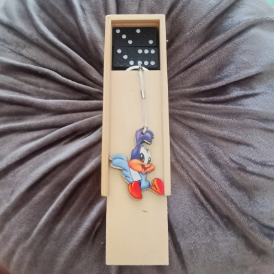 Θεματικό Παιδικό Δωράκι Ντόμινο με μπρελόκ Duffy Duck(σετ 30τμχ)