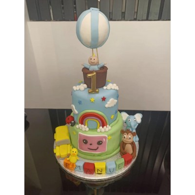 Τούρτα Ζαχαρόπαστας Coco melon για 45 καλεσμένους διώροφη 