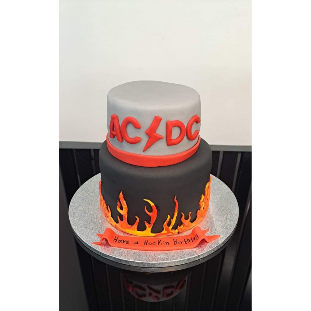 Τούρτα Ζαχαρόπαστας Fire για 45 καλεσμένους διώροφη 