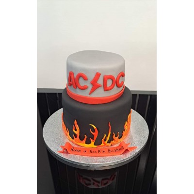 Τούρτα Ζαχαρόπαστας Fire για 45 καλεσμένους διώροφη 