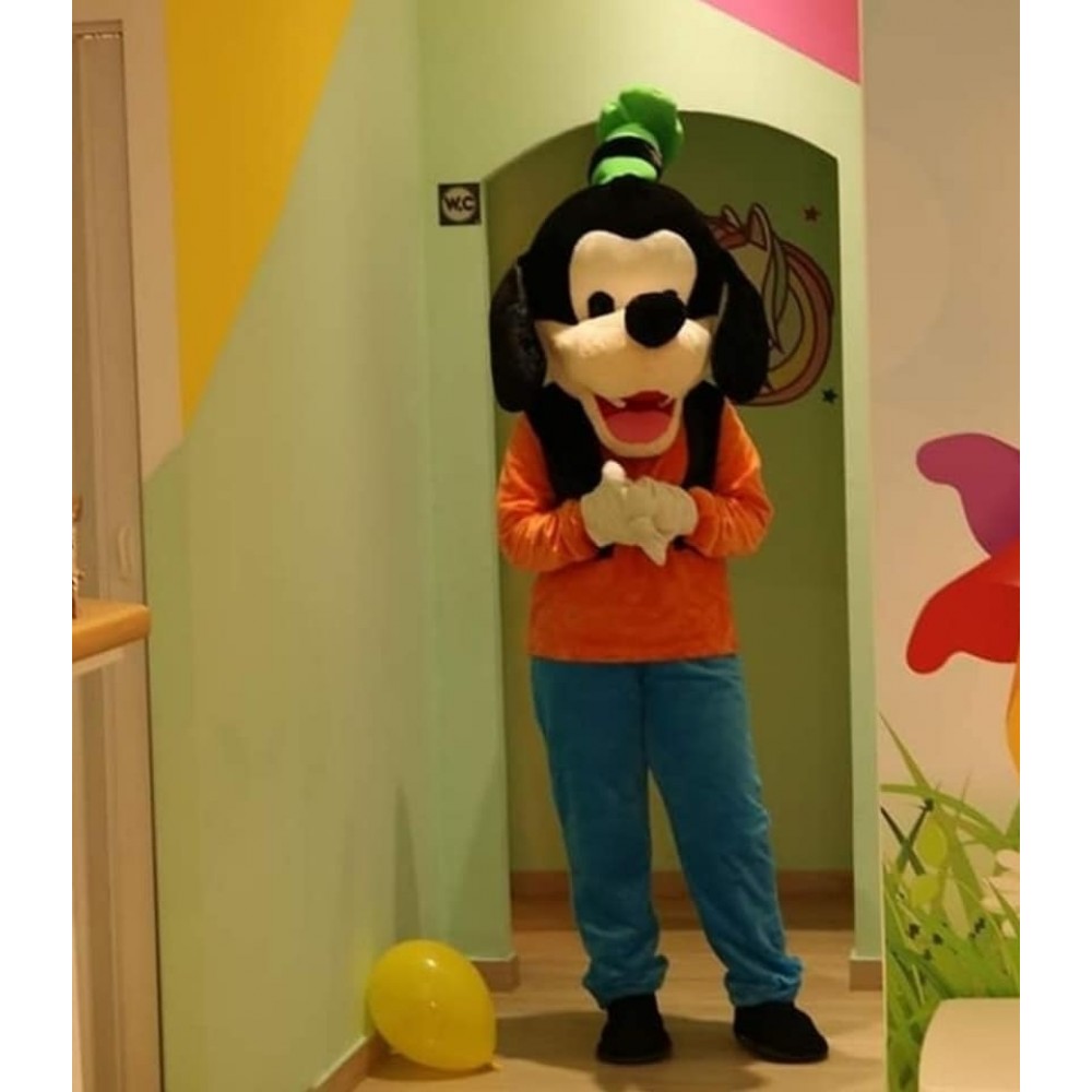 Μασκώτ Γκούφι στην εκκλησία 1h 