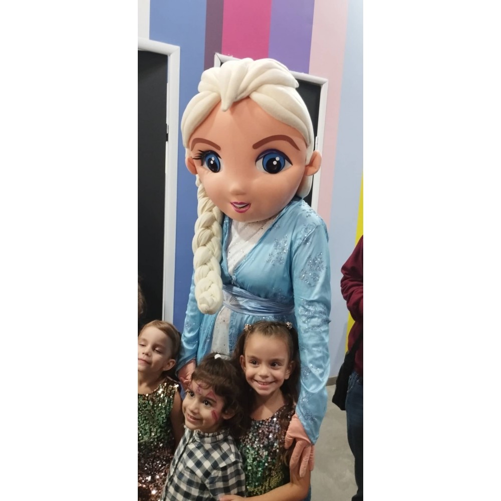 Μασκώτ 'Ελσα  στην εκκλησία 1h 