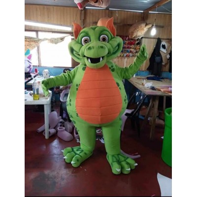 Μασκώτ Δράκος  στην εκκλησία 1h 