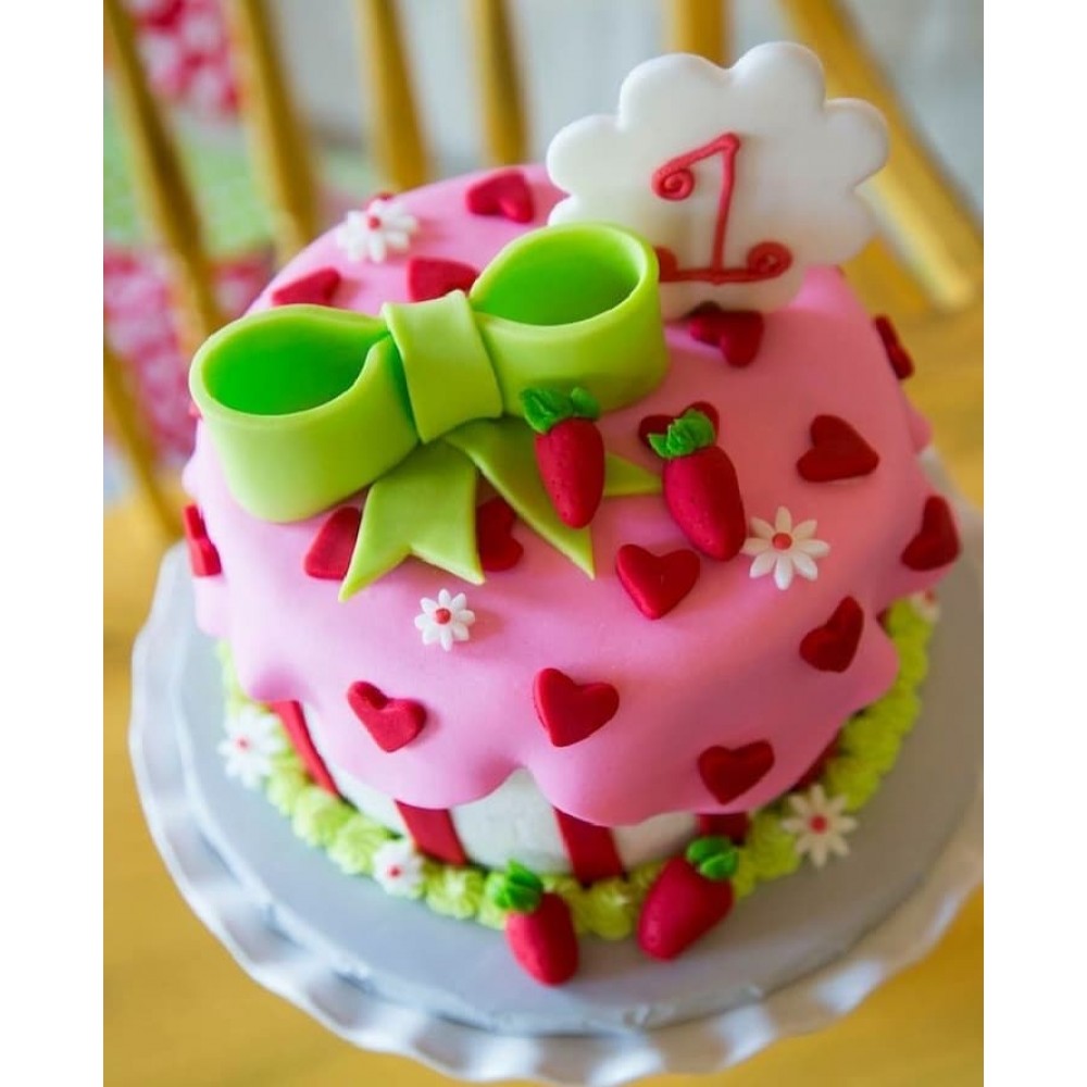 Τούρτα Ζαχαρόπαστας Φραουλίτσες για 25 καλεσμένους ένας οροφος